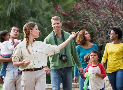 Hình minh họa từ Tour guide - Hướng dẫn viên du lịch